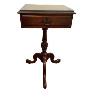 1940s Kindel Colonial Revival Mahogany Pedestal Side Table With Barley Twist For Sale