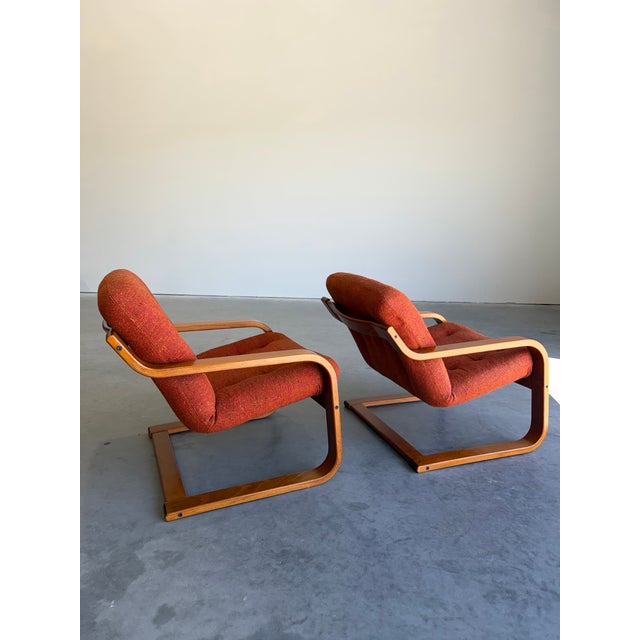 Westnofa Furniture 1970s Mid Century Westnofa Norway Cantilevered Bentwood and Orange Wool Lounge Chair Pair For Sale - Image 4 of 12