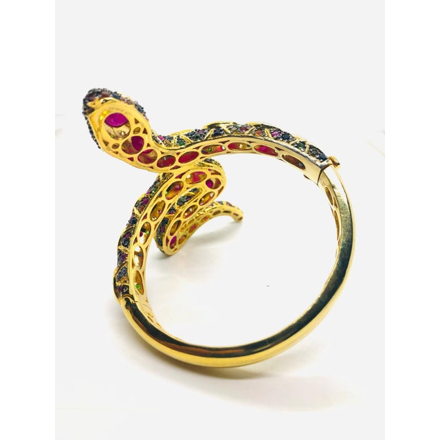 Bochic “Orient” Vintage Serpent Fancy Sapphire & Ruby Bangle - 18K Gold & Silver For Sale In New York - Image 6 of 14