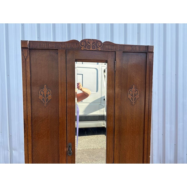 This elegant small French wardrobe from the 1920s is captivating with its harmonious proportions and refined decor,...
