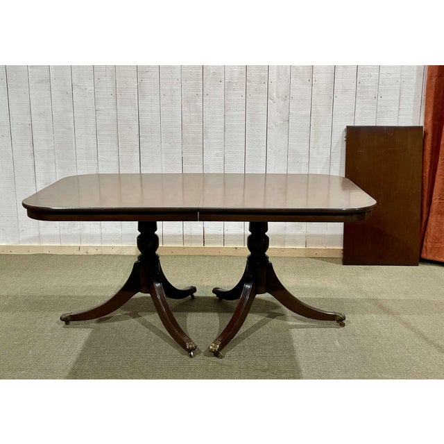 English Regency table in walnut from the 1950s with 1 extension - Lmin=1m62, Lmax=2m16, l=99cm, H=76cm.