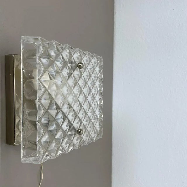 Small Cubic Textured Glass Wall Light in style of Orrefors, 1970s For Sale - Image 8 of 18