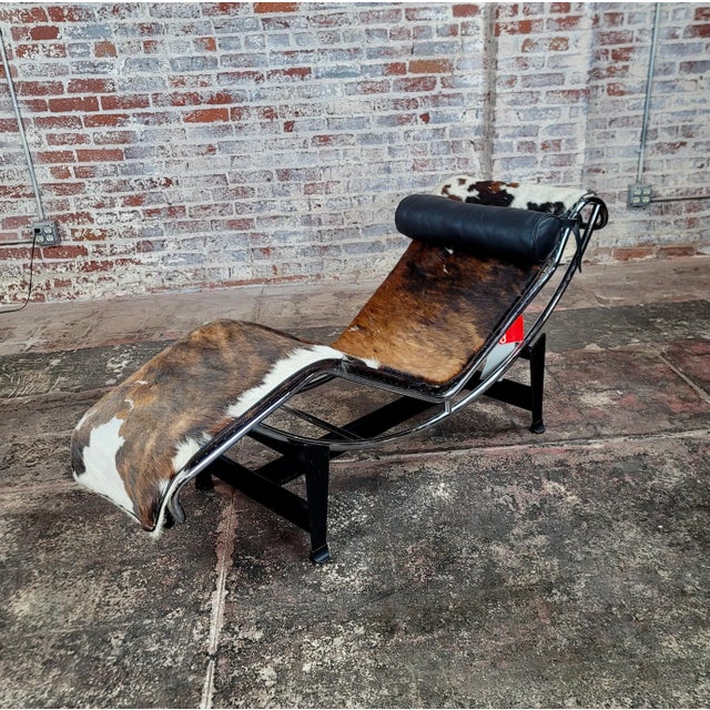 Cassina LC4 Le Corbusier Chaise Lounge Chair w/ Cow Hyde Leather original Vintage LC-4 Chaise Lounge by Le Corbusier,...