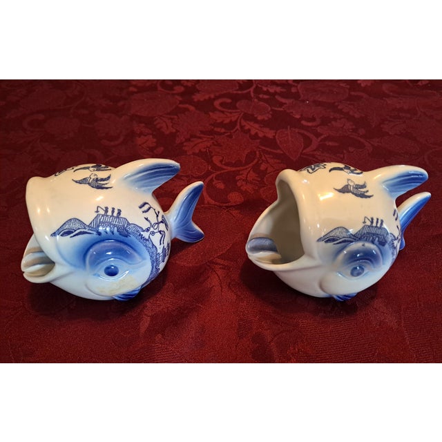 Mid-Century Pair of Blue Willow Personal Ashtray Fish Shaped For Sale In Minneapolis - Image 6 of 18