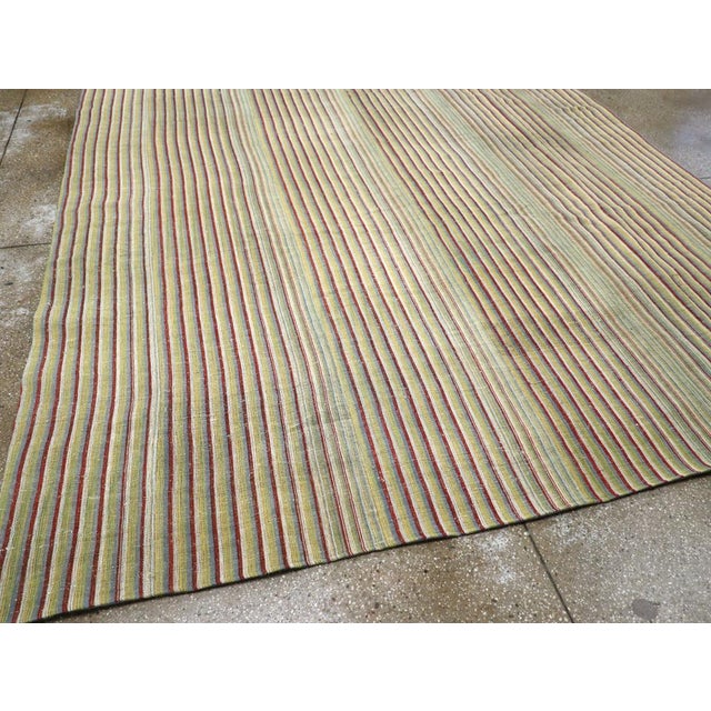 Galerie Shabab Collection Mid-20th Century Turkish Flatweave Kilim Room Size Rug For Sale In New York - Image 6 of 8