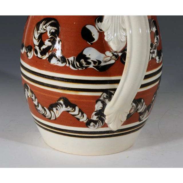 Burnt Orange Antique English Mocha Pottery Earthworm Jug, Circa 1820 For Sale - Image 8 of 10