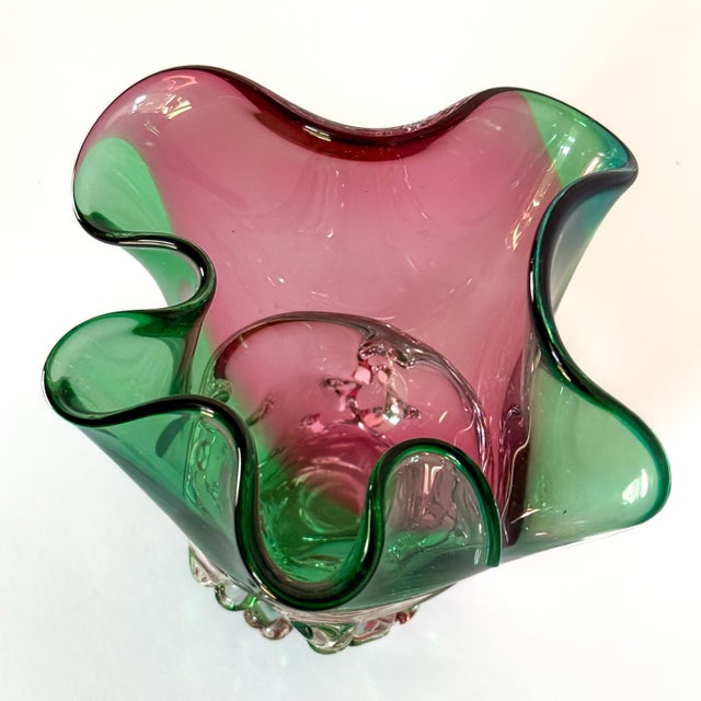 Glass Signed David Van Noppen Ruffled Art Glass Vase in Emerald Green, Cranberry Pink & Blue For Sale - Image 7 of 8