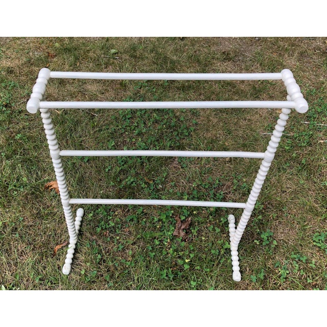 Cottage Chic Quilt Stand Victorian Jenny Lind Spool Turned Wood For Sale In Providence - Image 6 of 6