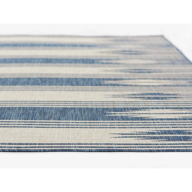 Contemporary Momeni Contemporary Indoor/Outdoor Riviera Desert Rug in Blue, 3'3" x 5' For Sale - Image 3 of 9