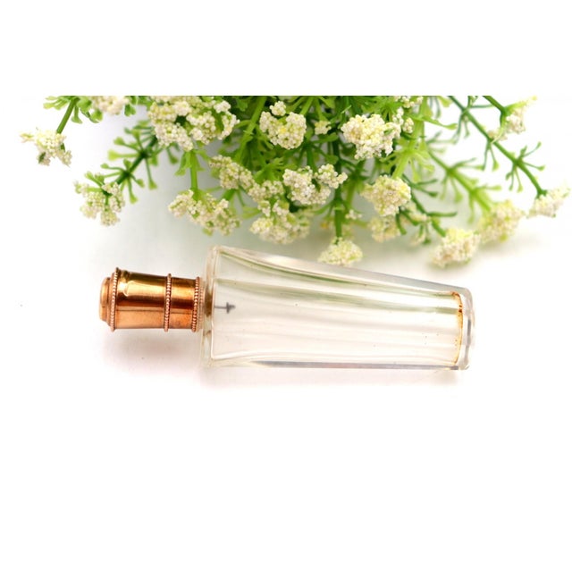 Perfume Bottle in Glass and 15 Karat Gold For Sale - Image 3 of 6