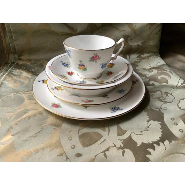 White 1930s English Staffordshire Hand-Painted Floral Breakfast China Set For Sale - Image 8 of 10
