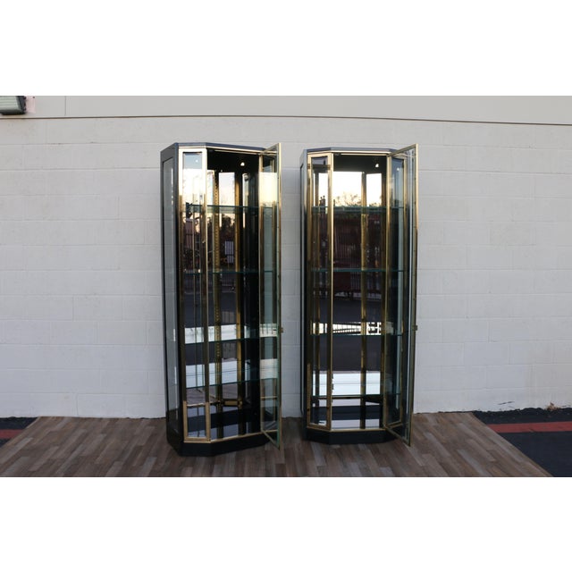 Pair of Mid-Century Modern Henredon Black Lacquer & Brass Glass Display Cabinets With Lighting For Sale - Image 12 of 18