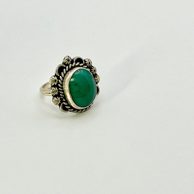 Metal 1970s Vintage Southwestern Navajo Boho Chic Sterling & Turquoise Cocktail Ring - Size 7.25 For Sale - Image 7 of 14
