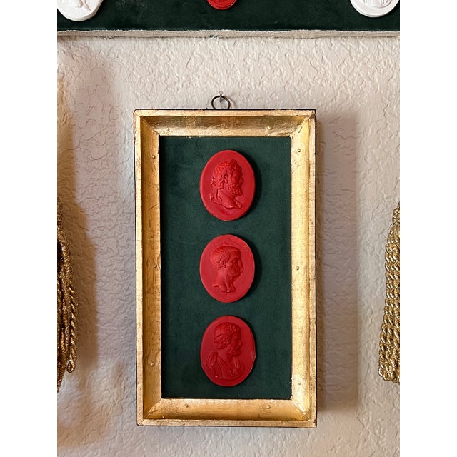 Classical Georgian Inspired Red Cast Emperor Profile Set on the Green Velvet & Gilt Frame For Sale - Image 4 of 11