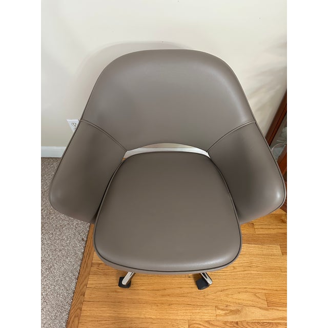 Eero Saarinen Authentic 2019 Knoll Eero Saarinen Executive Swivel-Tilt Desk Chair in Cadet Grey Volo Leather For Sale - Image 4 of 11