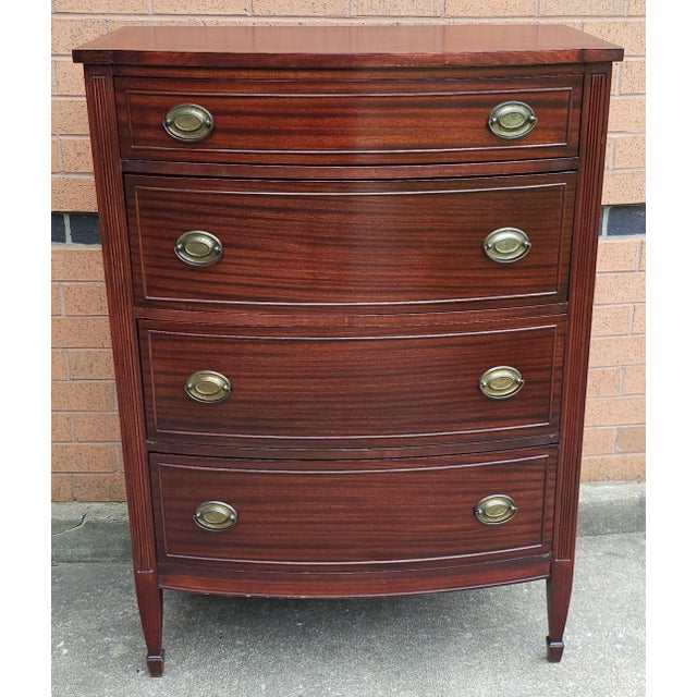 A Mid 20th Century Federal Hepplewhite Style Mahogany Chest of Drawers. Recently refibished and in Great vintage...
