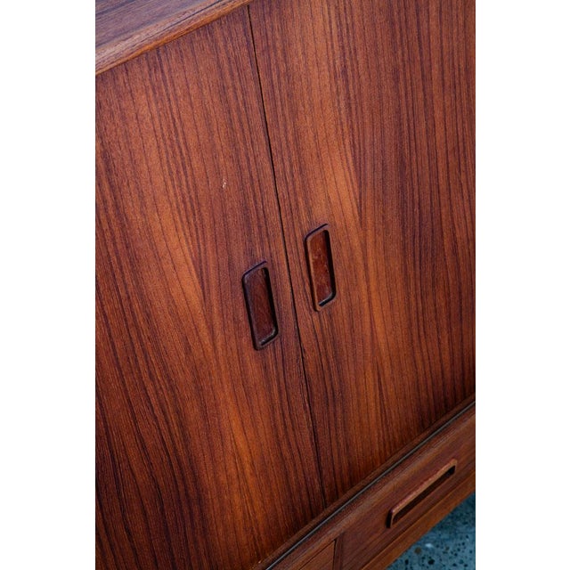 1960s Mid Century Danish Modern Credenza Highboard Sideboard Sliding Teak 4 Doors Bar For Sale - Image 9 of 12