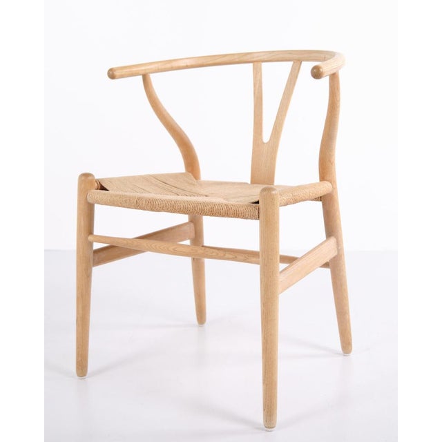 Model CH24 Wishbone Chairs in Oak by Hans J. Wegner and Carl Hansen, 1960s, Set of 4 For Sale - Image 6 of 14