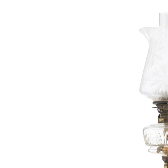Lighting - Oil lamp - 19th century. 19th/20th century Europe, in ceramic, set on a gilded bronze base, decorated with...