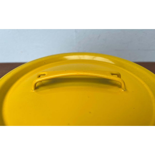 Metal Mid-Century Modern Yellow Minimalist Enamel Pot by Seppo Mallat for Finel, Finland, 1960s For Sale - Image 7 of 18