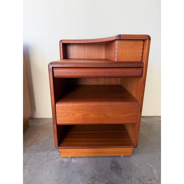 1960s Mid Century Danish Teak Nightstands by Brouer – Sculptural Bedside Tables, Set of Two For Sale - Image 9 of 10