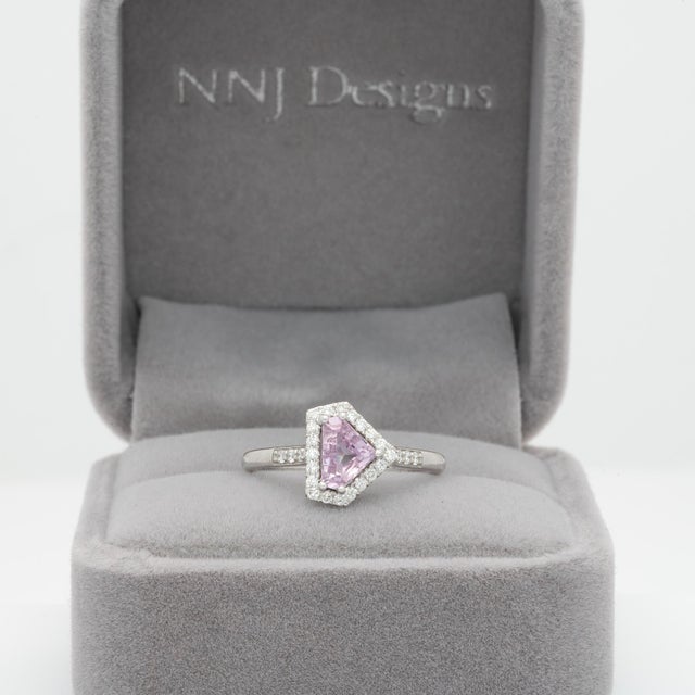 Modern Pink Sapphire Ring With Earth Mined Diamonds Accents: Solid 14k Gold, Trillion, Size 6.75 For Sale - Image 3 of 7