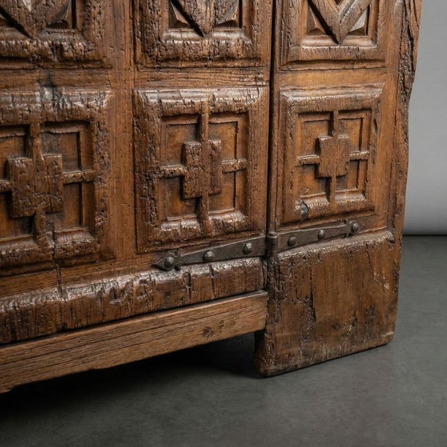 Spanish Sideboard with Diamond Points, 1700s For Sale - Image 3 of 12