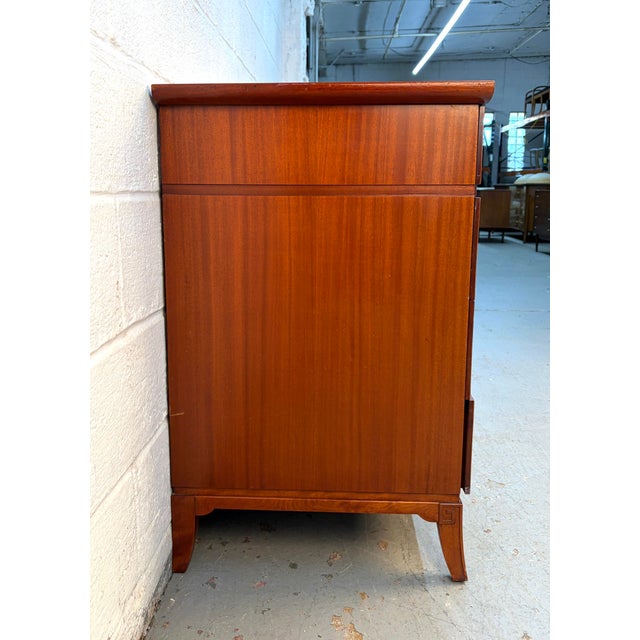 Mid 20th Century Vintage "Pagoda" Dresser by R-Way Furniture Company For Sale - Image 5 of 15