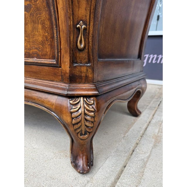 Late 20th Century Pair of Orleans International French-Style Burled Walnut Bombe Nightstands For Sale - Image 12 of 18