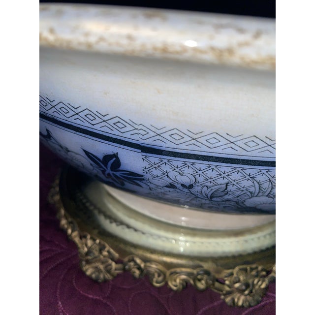 Late 19th Century Antique Japanese Imari Ware Round Bowl With Floral Motifs and Scalloped Rim. For Sale - Image 5 of 12