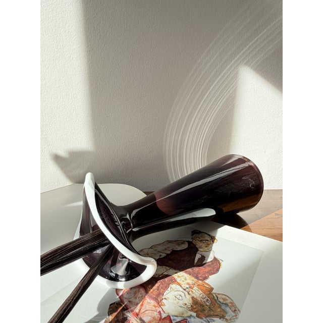 Napoleon Vase in Aubergine and White Opaline by Jerzy Słuczan-Orkusz for Glassworks Tarnowiec, Poland, 1980s For Sale - Image 11 of 14