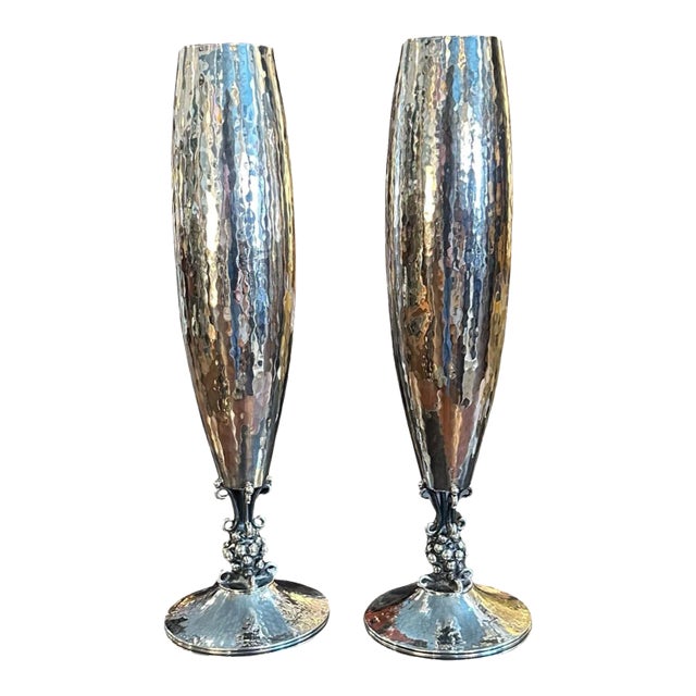 Pair of 1950s Codan Mexican Hammered Sterling Silver Champagne Flutes in the Arts and Crafts Style For Sale