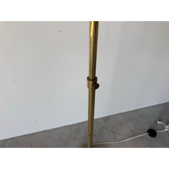 1970s Mid-Century Modern Koch & Lowy–Style Adjustable Brass Floor Lamp For Sale - Image 9 of 12