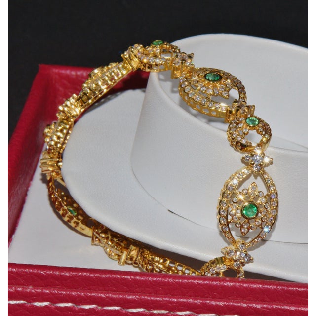 Certified Natural 5.2cts vs F Diamond Emerald 18k Solid Gold Bracelet For Sale - Image 9 of 12