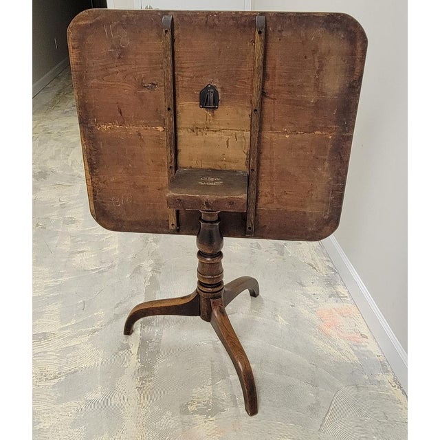 Antique Georgian Walnut Tilt-Top Library or Game Table for Reading Room, Circa 1790-1820 For Sale - Image 4 of 7