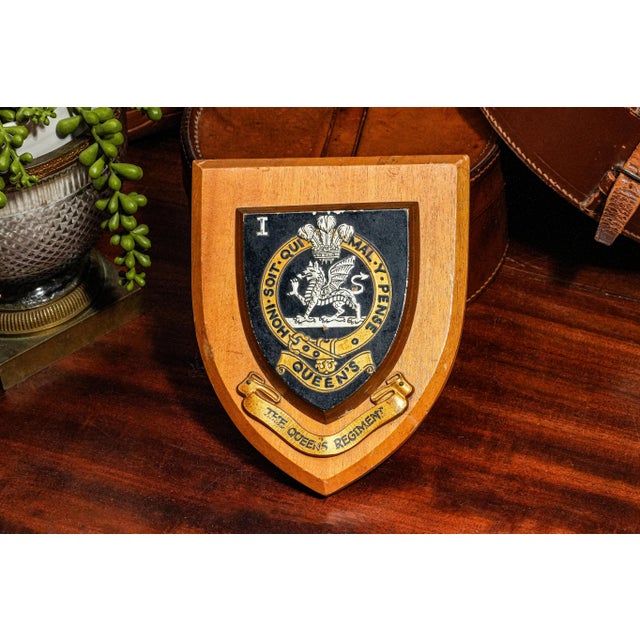Fantastic 1st Batalion Queen's Regiment Antique British Military Plaque Shield Wall Decor Militaria For Sale - Image 9 of 9