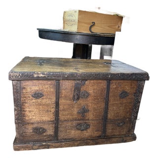 Antique 19th Century Indian Dowry Trunk - Teak & Iron Pitara Box Coffee Table For Sale