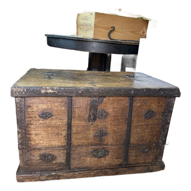 Antique 19th Century Indian Dowry Trunk - Teak & Iron Pitara Box Coffee Table For Sale