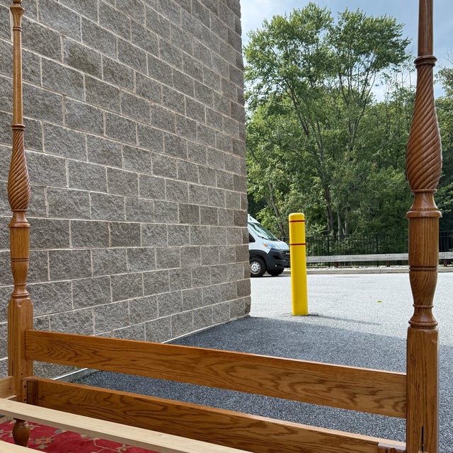 Vintage American Traditional Solid Oak Barley Twist Queen Poster Bed Attr. Jamestown Sterling For Sale - Image 9 of 17