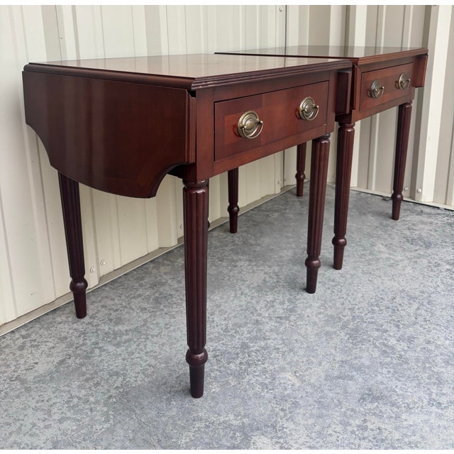 English Bombay Company Mahogany Drop-Leaf One-Drawer Side Tables | Federal Style End Tables, a Pair For Sale - Image 3 of 12