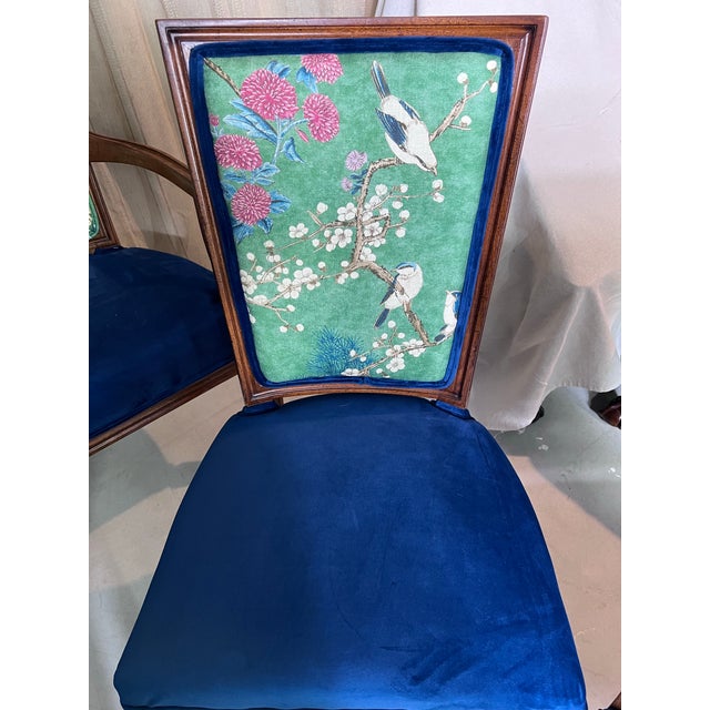Navy Blue Set of 8 John Stuart Mid-Century Dining Chairs – Hollywood Regency Newly Upholstered in Thibaut Designer Fabric With a Rich Navy Velour on the Seats. For Sale - Image 8 of 12