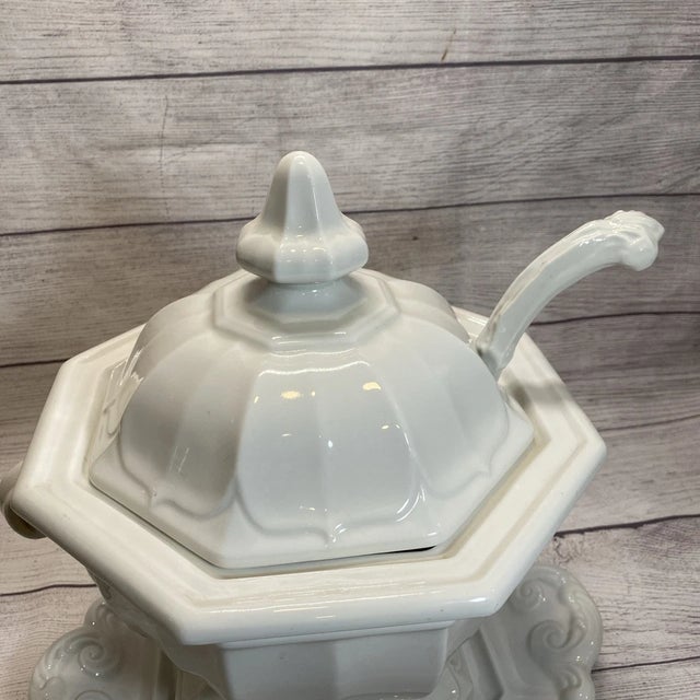 Ceramic Vintage Red Cliff White Ceramic Soup Tureen Sydenham With Underplate & Ladle For Sale - Image 7 of 8