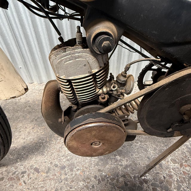 Raleigh Rm4 49cc Moped Mid-Century Modern 1964 For Sale - Image 9 of 12