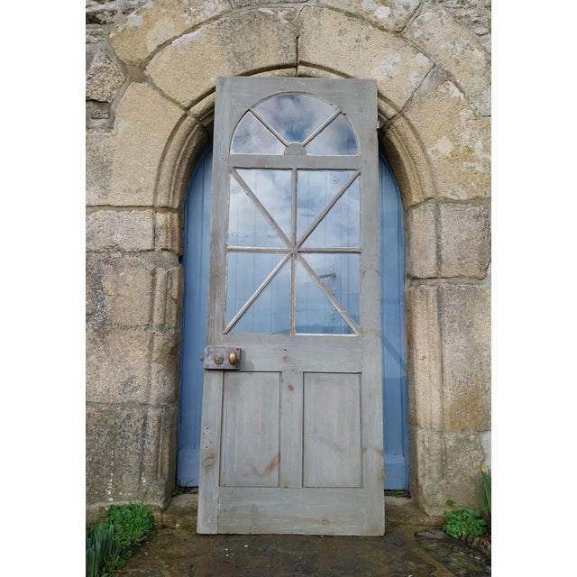 Elegant antique front door in good condition, preserved in its original state and boasting a beautiful patina. It features...