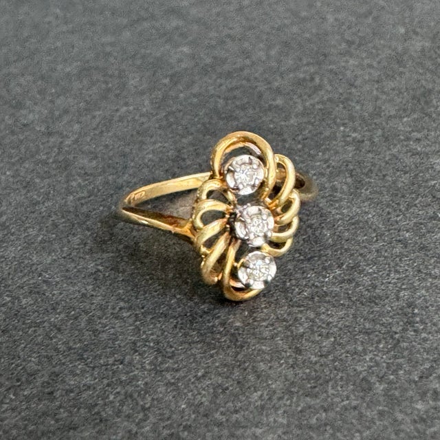14K Gold & Diamond Ring Swirled Freeform Cluster Three Stone Vintage Size 6.25 Vintage condition with some general wear...