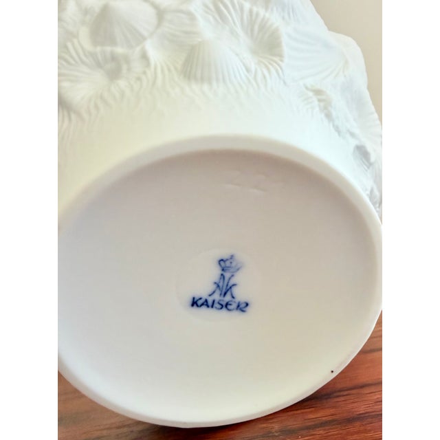 Mid-Century Modern Vintage German Shell Vase in Bisque Porcelain from AK Kaiser, 1970s For Sale - Image 3 of 8