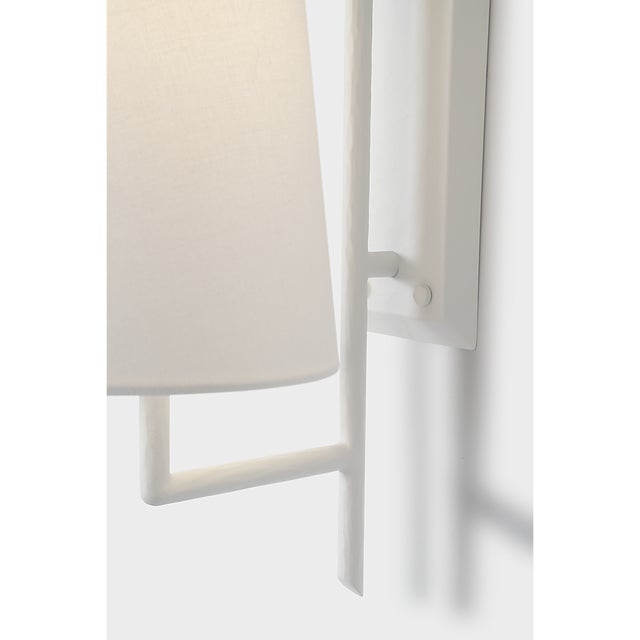 Visual Comfort Chapman & Myers for Visual Comfort Signature Ashton Large Single Sculpted Sconce in Plaster White with Linen Shade For Sale - Image 4 of 9