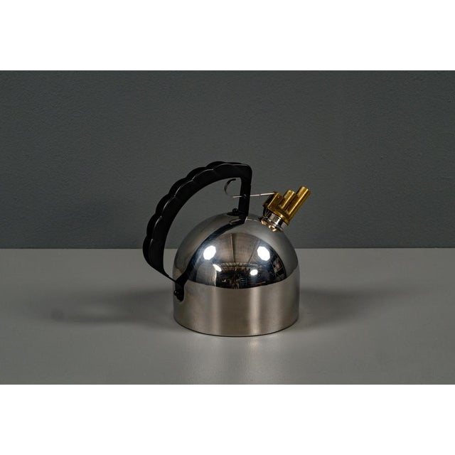 Kettle melodic 9091 from alessis designed by richard sapper. The central element of this object is the copper flute in the...