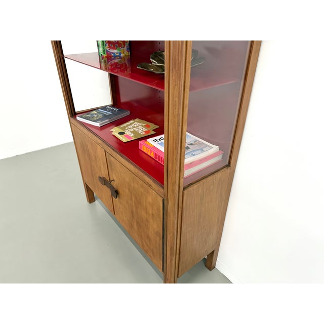 Brazilian Modernist Bookcase in Red Lacquered Wood, 1950s For Sale - Image 6 of 18