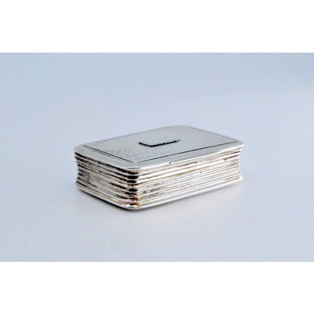 William IV Silver and Gold Vinaigrette Box with Engravings For Sale - Image 5 of 9